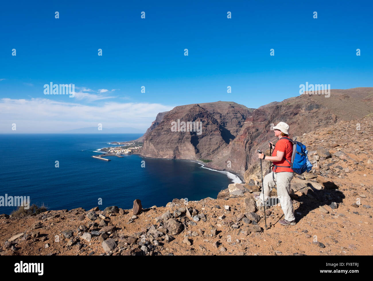 Spanien, Kanarische Inseln, La Gomera, Valle Gran Rey, Lomo Gerian, weibliche Wanderer Stockfoto