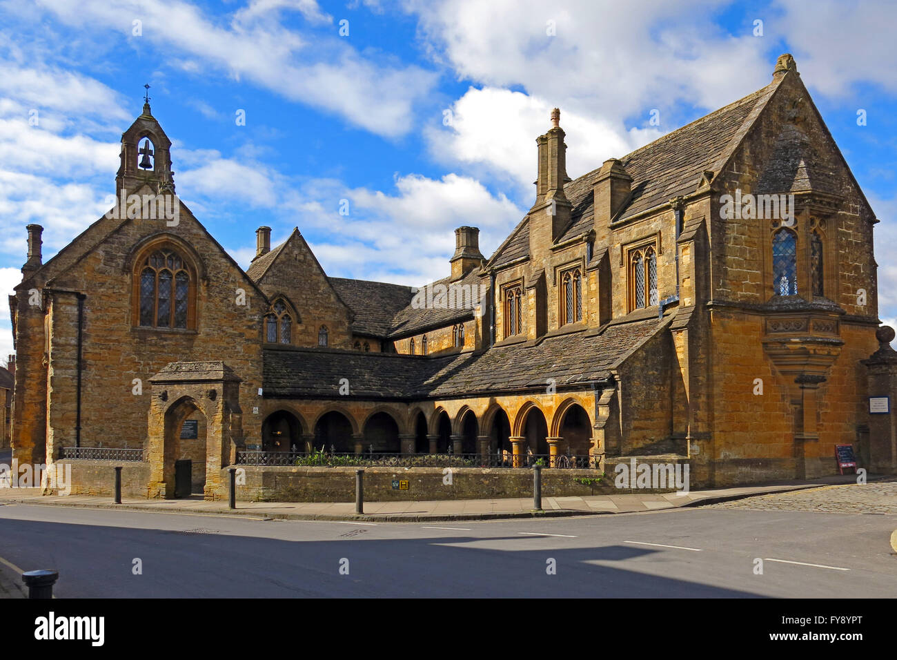 Die historischen 15. Jahrhundert Johanniskraut Armenhäuser in Sherborne, Dorset, England, UK Stockfoto