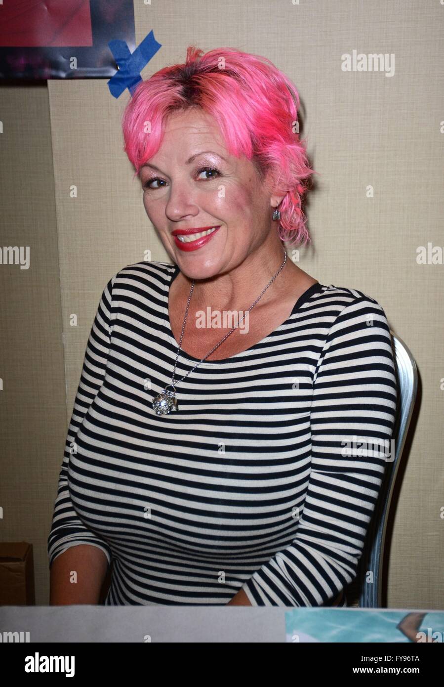 Parsippany, NJ, USA. 23. April 2016. Julie K. Smith in die