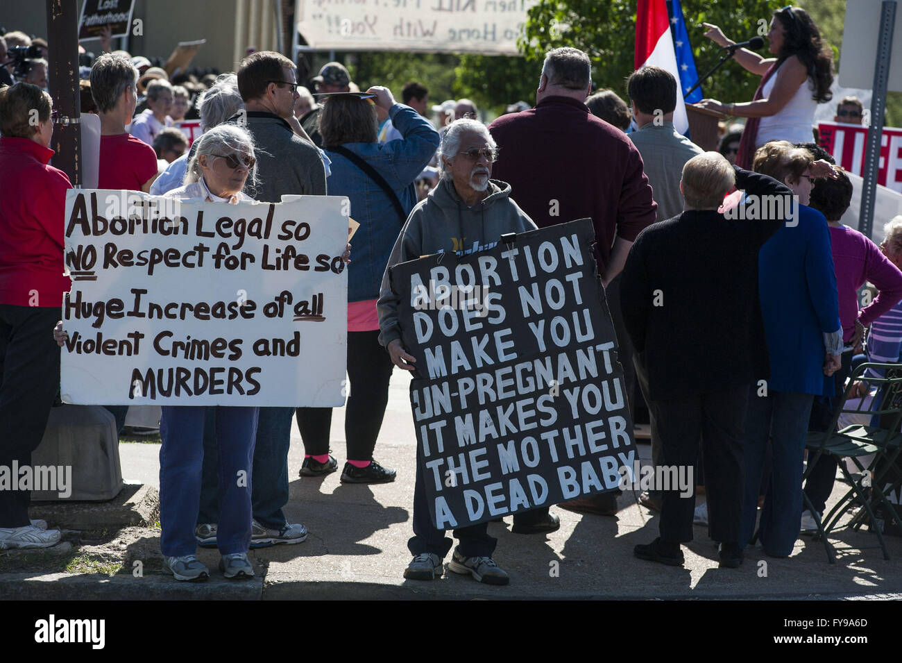 St. Louis, Missouri, USA. 23. April 2016. Demonstranten versammeln sich vor Planned Parenthood in St. Louis, Missouri mit handgefertigten Zeichen tagsüber eine Nation des Protestes in den Vereinigten Staaten statt. Bildnachweis: Steve Pellegrino/ZUMA Draht/Alamy Live-Nachrichten Stockfoto