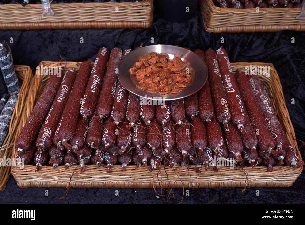 Chorizo. Chouriço verwendet es traditionell, Naturdärme aus Darm, eine Methode, die seit der Römerzeit gemacht. Stockfoto