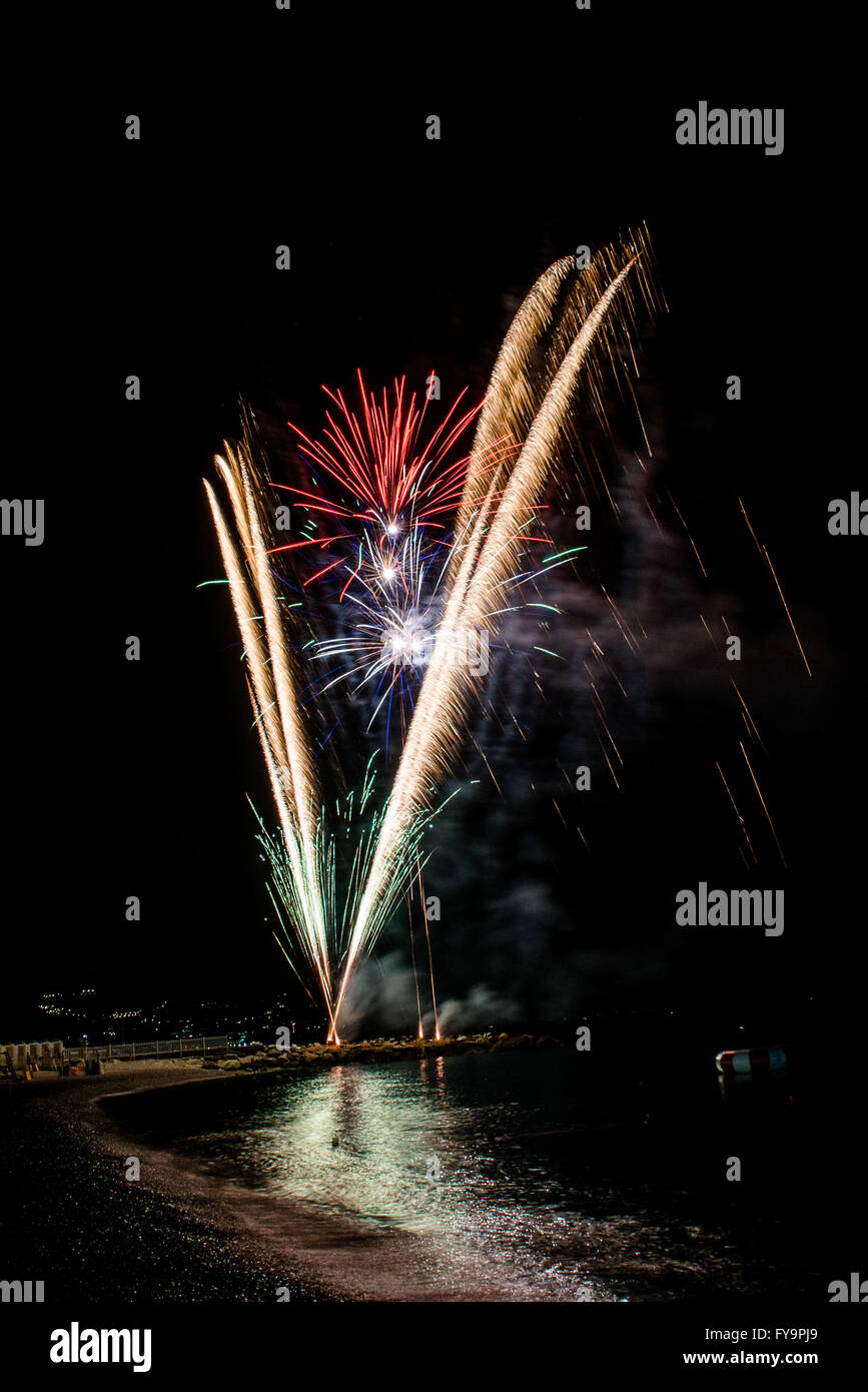 Feuerwerk, dem Schutzpatron von Noli zu feiern Stockfoto