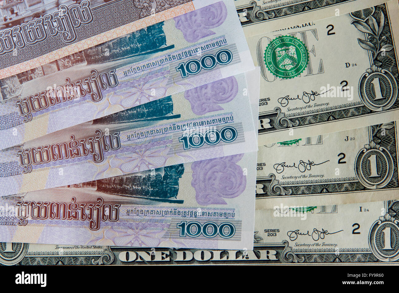 Kambodschanischer Riel und US-Dollar: Währung in Kambodscha. Stockfoto