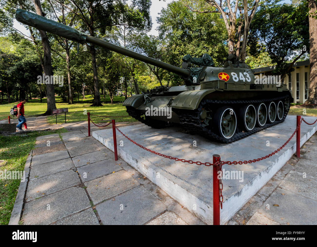 Eine der Arten der Panzer, der schließlich, was durchbrach ist jetzt Wiedervereinigungspalast Beendigung des Vietnam-Krieges Stockfoto
