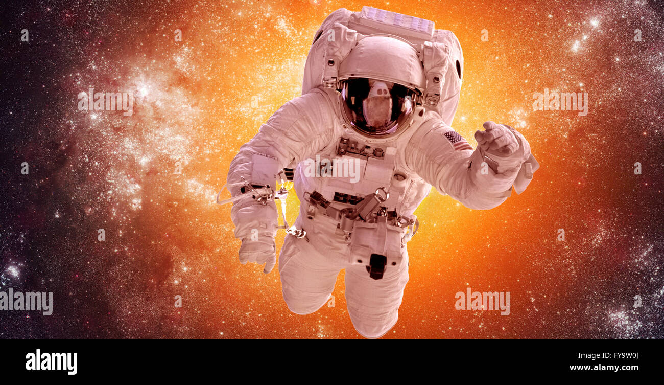 Astronaut im Weltraum vor dem Hintergrund der Sterne Nebel Hintergrund. Elemente des Bildes von der NASA eingerichtet. Stockfoto