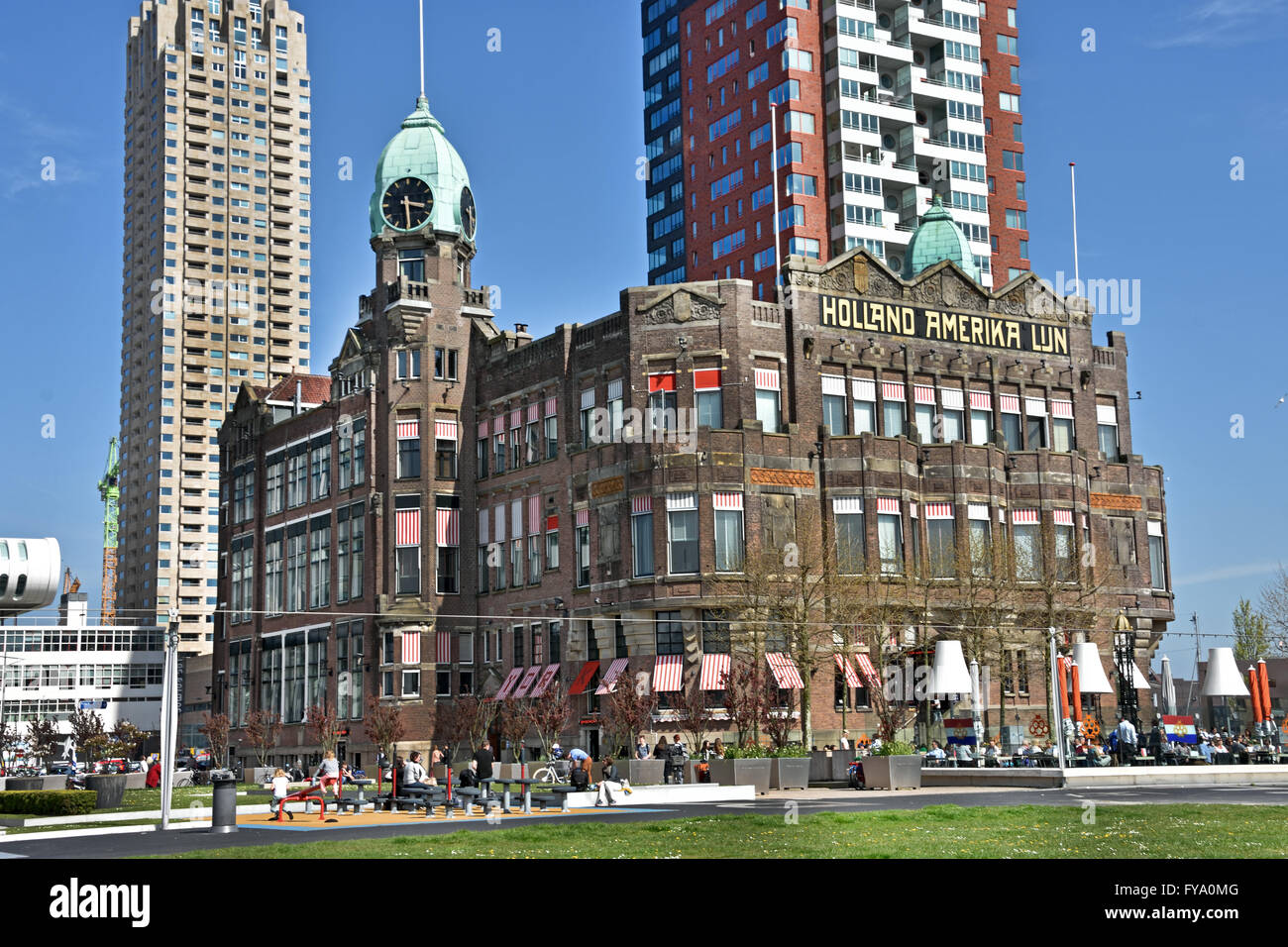 World Port Center (Kop van Zuid) Montevideo Hotel New York Rotterdam Niederlande Niederländisch (neue Maas Fluss Erasmus Brücke Schwan) Stockfoto