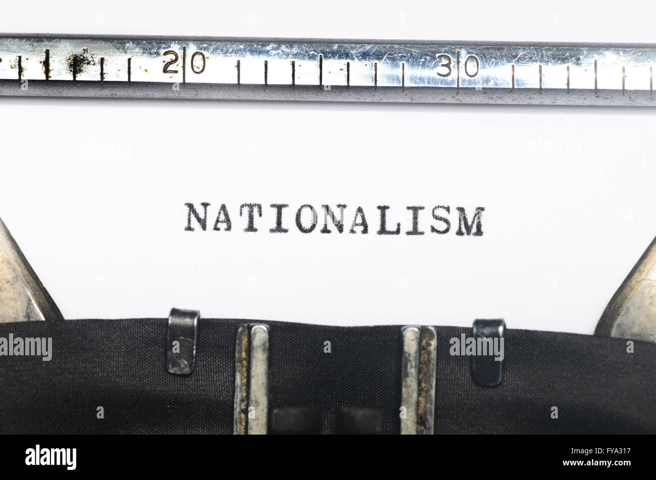 Wort Nationalismus auf einer alten Schreibmaschine getippt Stockfoto