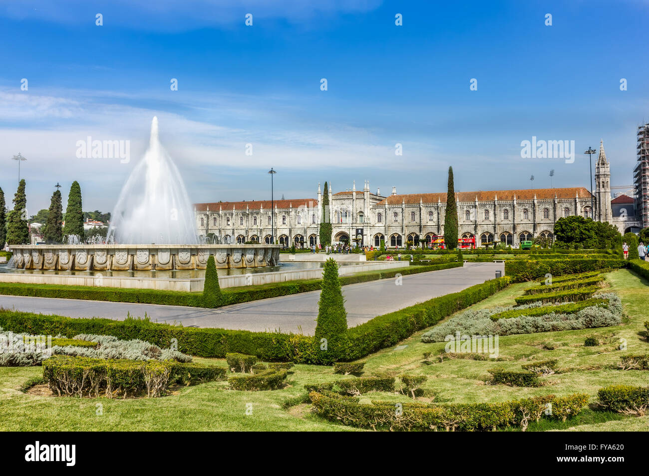 Garten Praça do Imperio und Hieronymus-Kloster in Lissabon, Portugal, Belem Viertel. Stockfoto