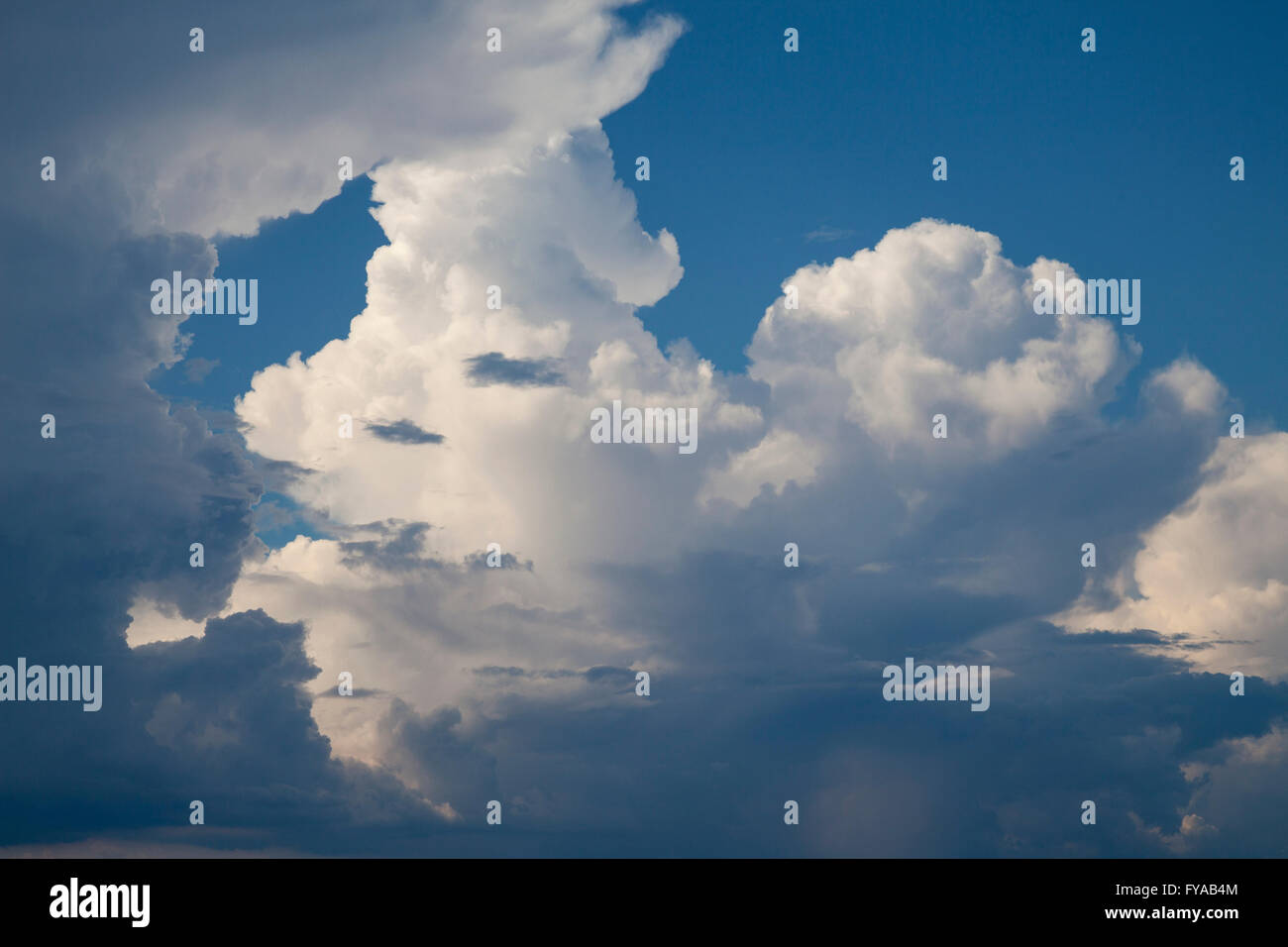 Wolkenbildung in den Himmel, Slowenien Stockfoto