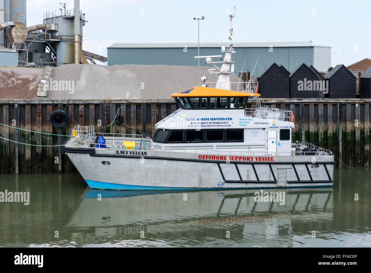 Kentish Flats Erweiterungsprojekt Offshore-Unterstützung Schiff E. M. S. Vulcan von Excel Marine Services, Whitstable Hafen betrieben. Stockfoto