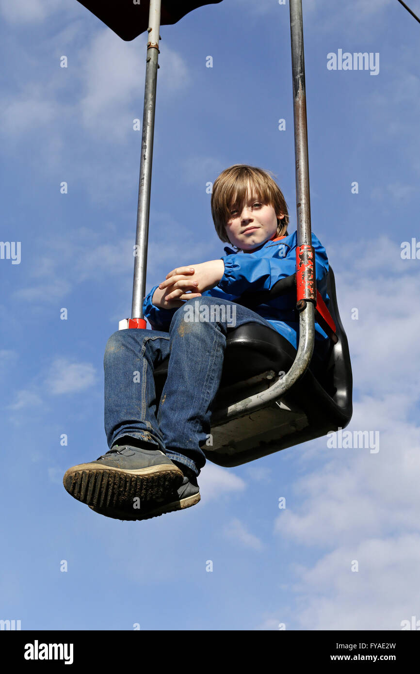 Junge mit Seilbahn, Zoo ´Schwarze Berge´, Rosengarten, Niedersachsen, Deutschland Stockfoto