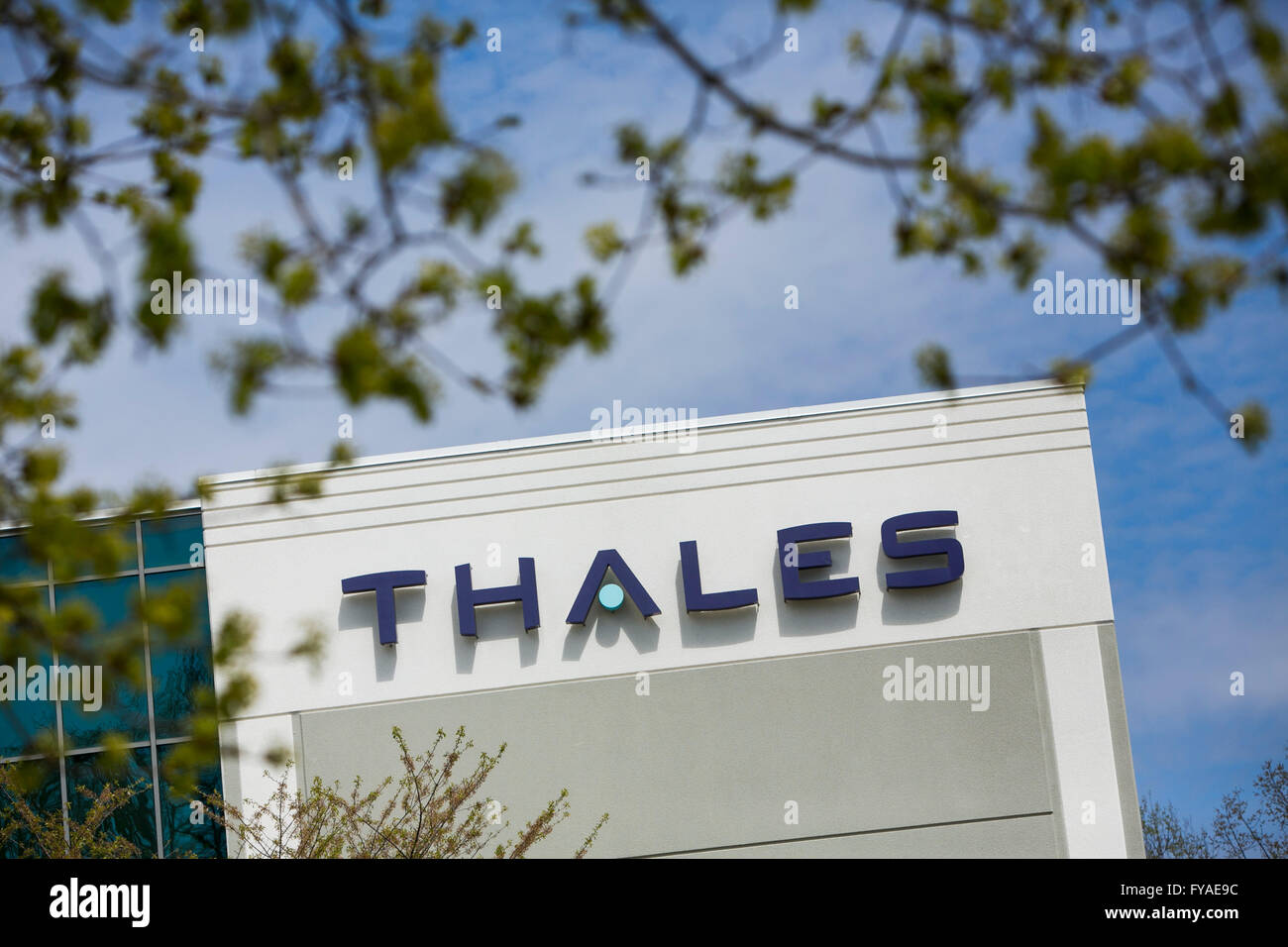 Ein Logo Zeichen außerhalb einer Einrichtung, die von der Thales Group in Clarksburg, Maryland am 10. April 2016 besetzt. Stockfoto