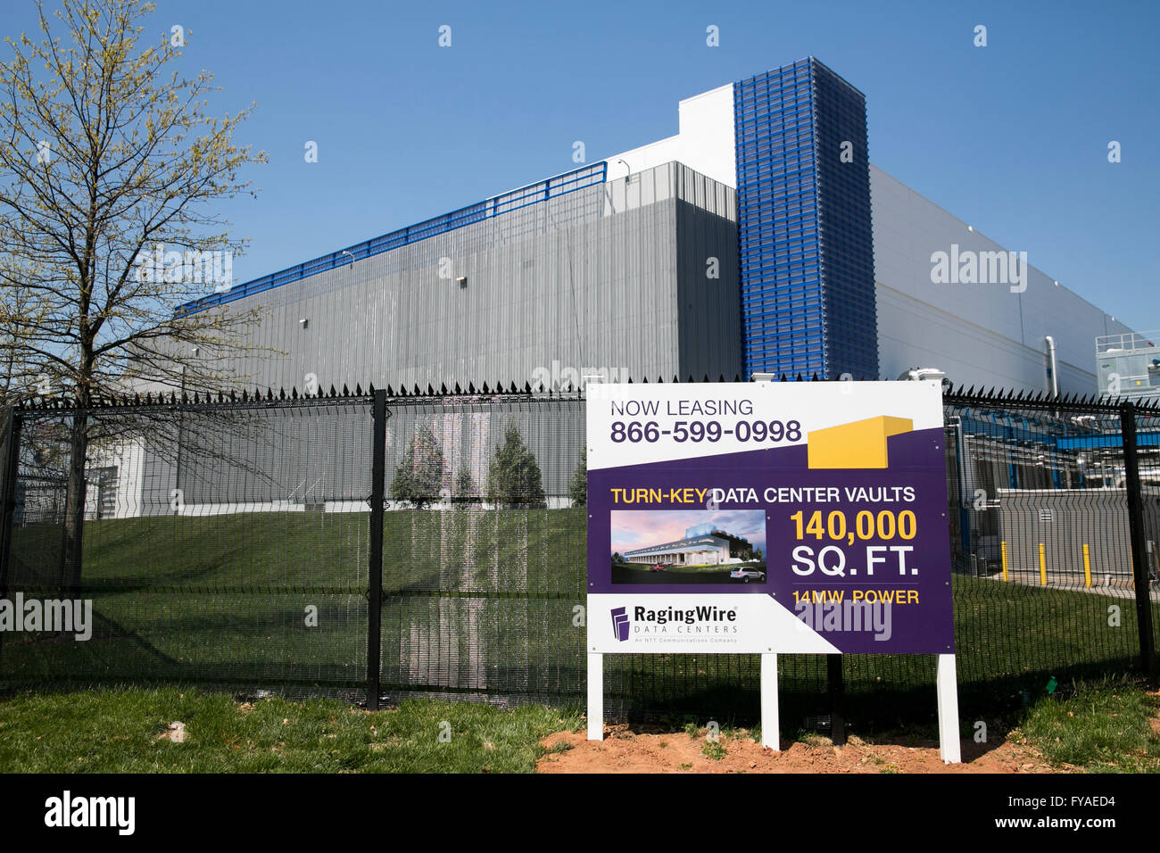 Ein Logo Zeichen außerhalb eines Rechenzentrums betriebene RagingWire in Ashburn, Virginia am 16. April 2016. Stockfoto