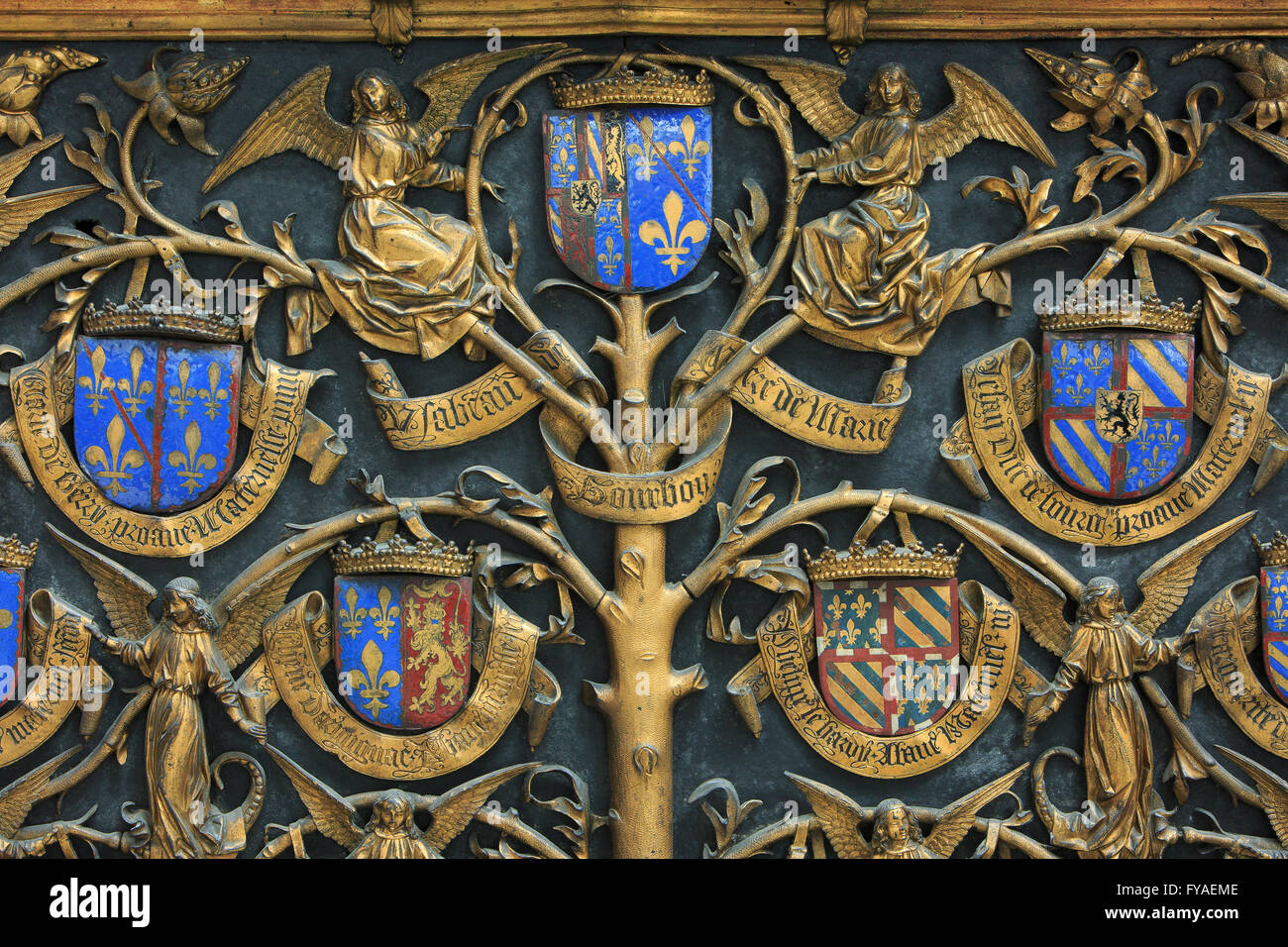 Wappen auf dem Grab Karls des kühnen (1433-1477), Herzog von Burgund, an der Liebfrauenkirche in Brügge, Belgien Stockfoto