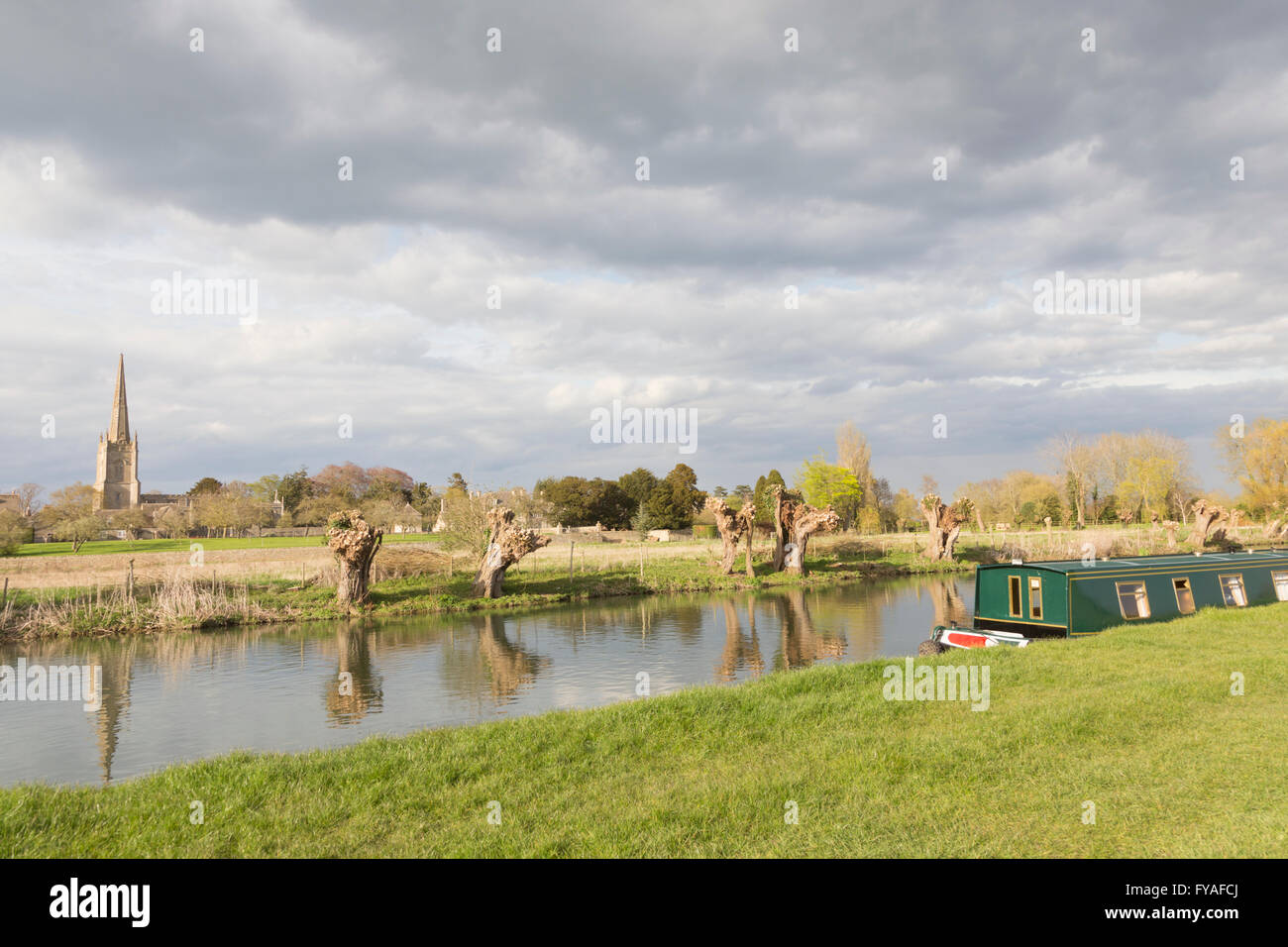 Die Themse bei Lechlade auf Themse Gloucestershire, England, UK Stockfoto