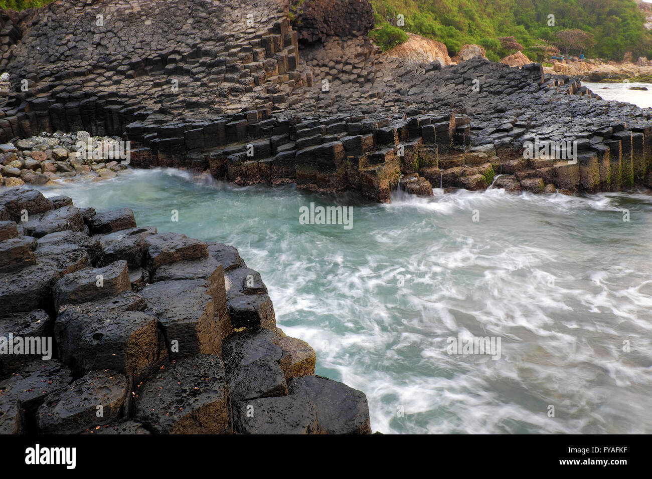 Ganh Da Dia oder Ghenh Da Dia oder Da Dia Stromschnellen Tuy Hoa, Phu Yen, Viet Nam, mit erstaunlichen Naturlandschaft am Meer, fantastische Stockfoto