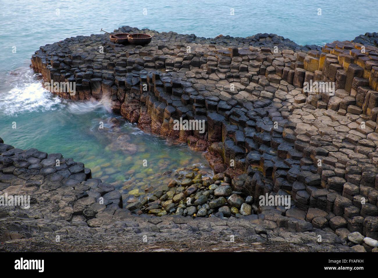 Ganh Da Dia oder Ghenh Da Dia oder Da Dia Stromschnellen Tuy Hoa, Phu Yen, Viet Nam, mit erstaunlichen Naturlandschaft am Meer, fantastische Stockfoto