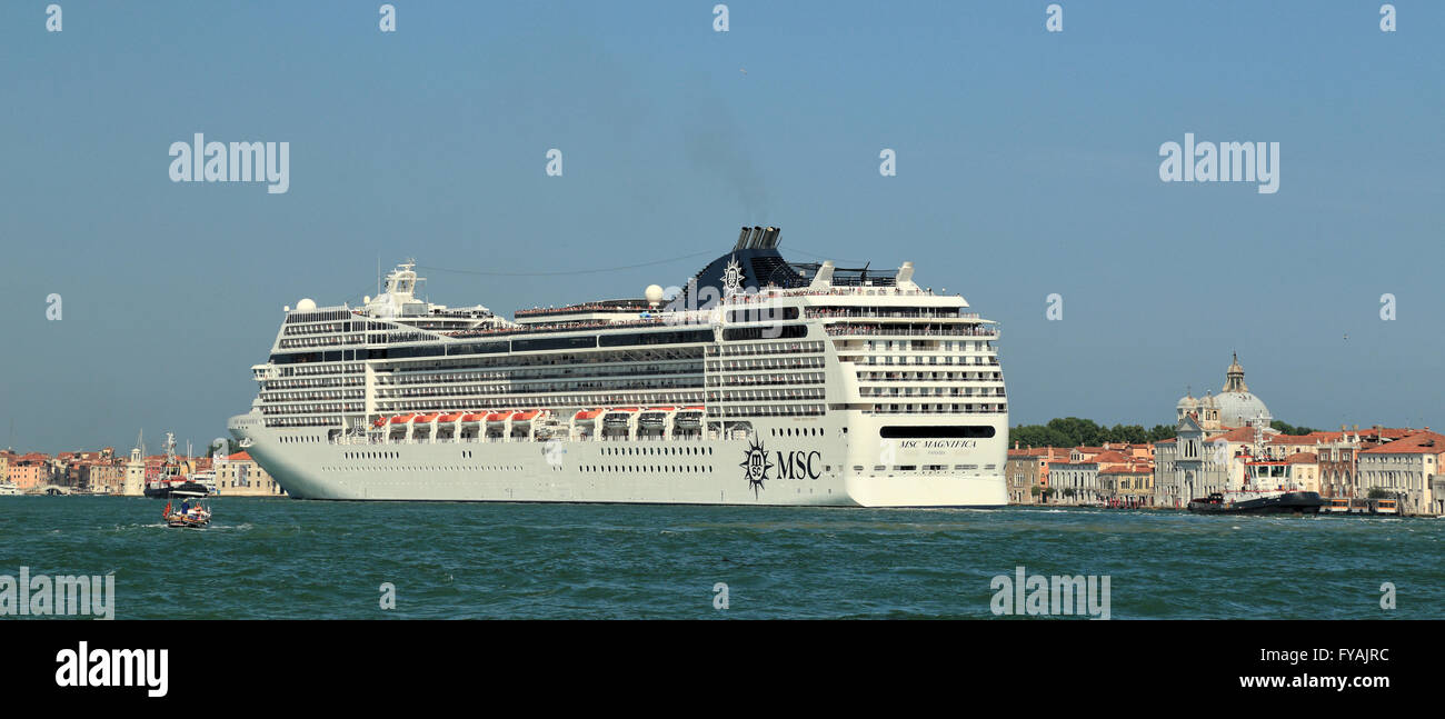 Kreuzfahrtschiff MSC Magnifica, IMO 9387085 Stockfoto