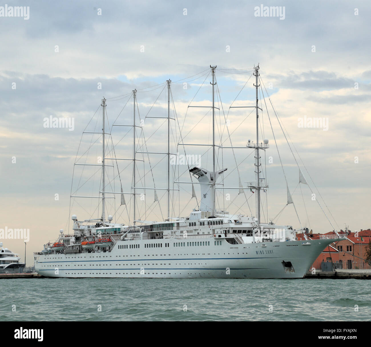 Kreuzfahrt Segelschiff Wind Surf, IMO 8700785, eines der größten Segelschiffe der Welt. Stockfoto