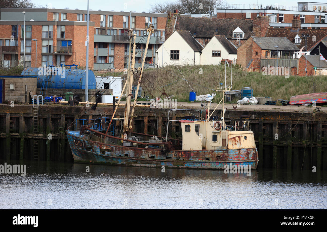 Angelboot/Fischerboot vertäut am King's Lynn, Norfolk, England. Stockfoto