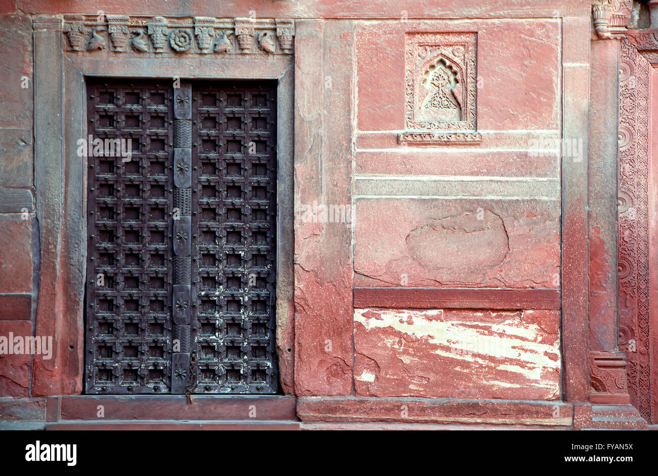 Tür, Agra Fort, auch bekannt als Red Fort, Agra, Uttar Pradesh, Indien Stockfoto
