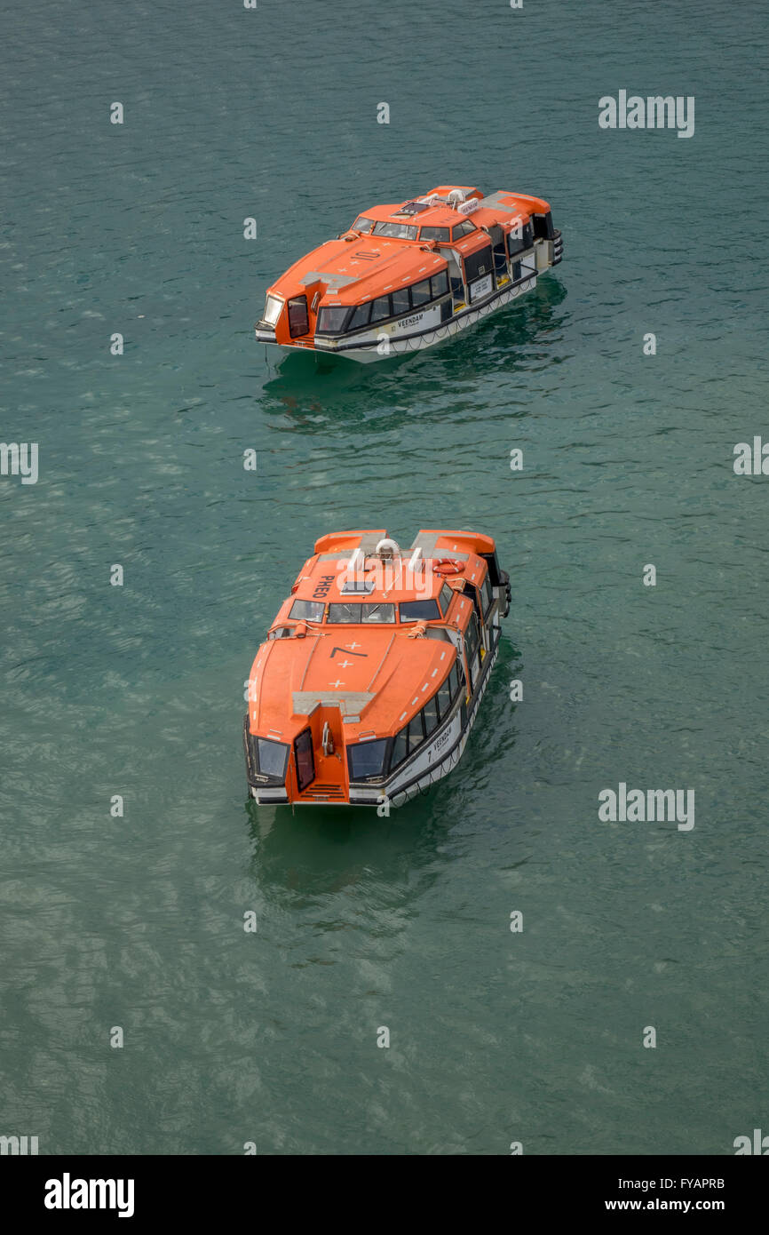 Zwei Rettungsboote aus der Holland America Cruise Schiff MS Veendam, diese Boote sind als Ausschreibungen verwendet, um Passagiere an Land Fähre Stockfoto
