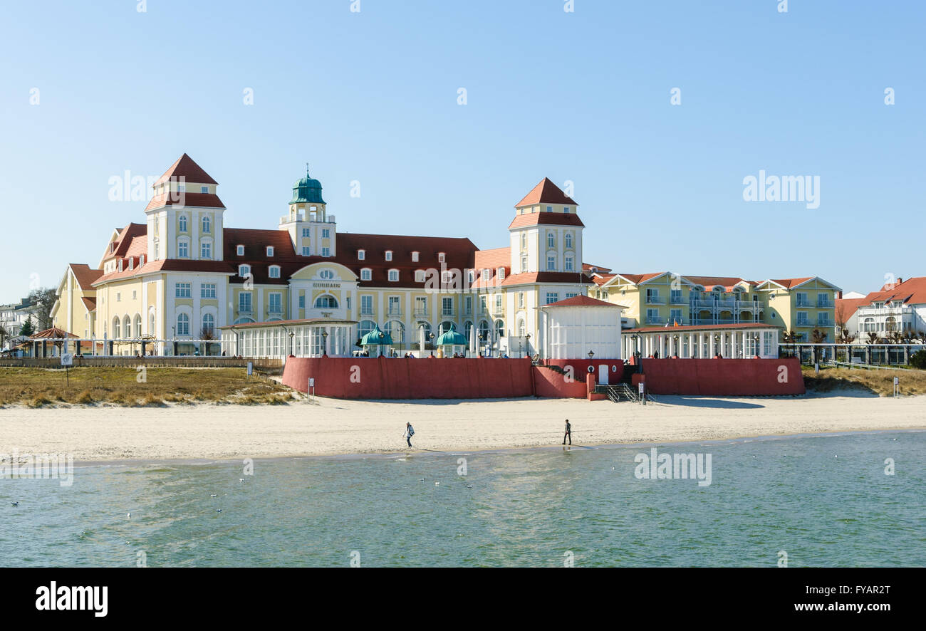Spa-Resort in Binz mit Square, Gartenlaube und Pavillon an der Ostsee Stockfoto