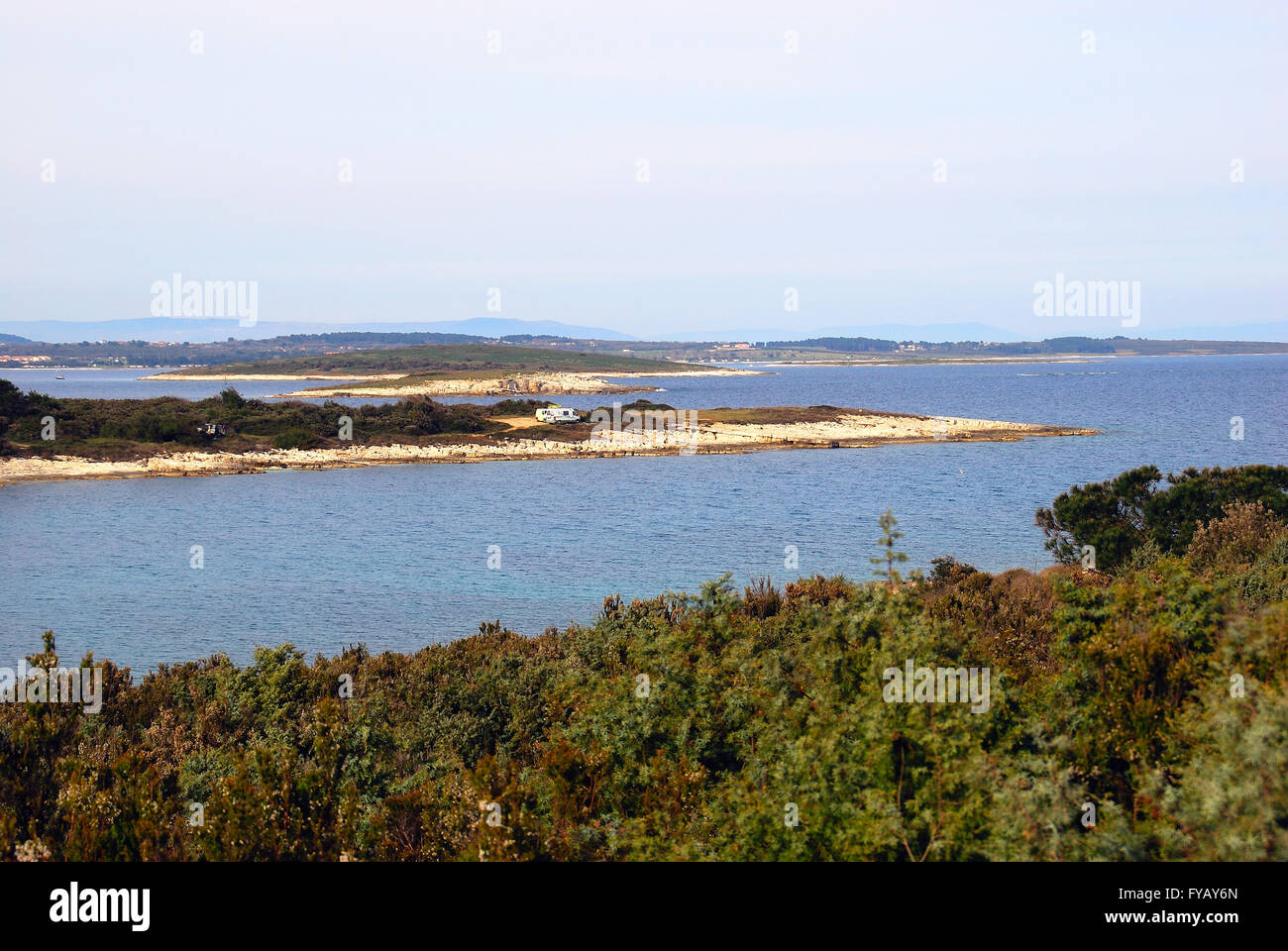 Naturpark Kamenjak, Premantura, Istrien, Kroatien. Kap Kamenjak. Der Park ist etwa zehn Kilometer von Pula entfernt, es ist der Lebensraum der Mittelmeer-Mönchsrobbe. Stockfoto