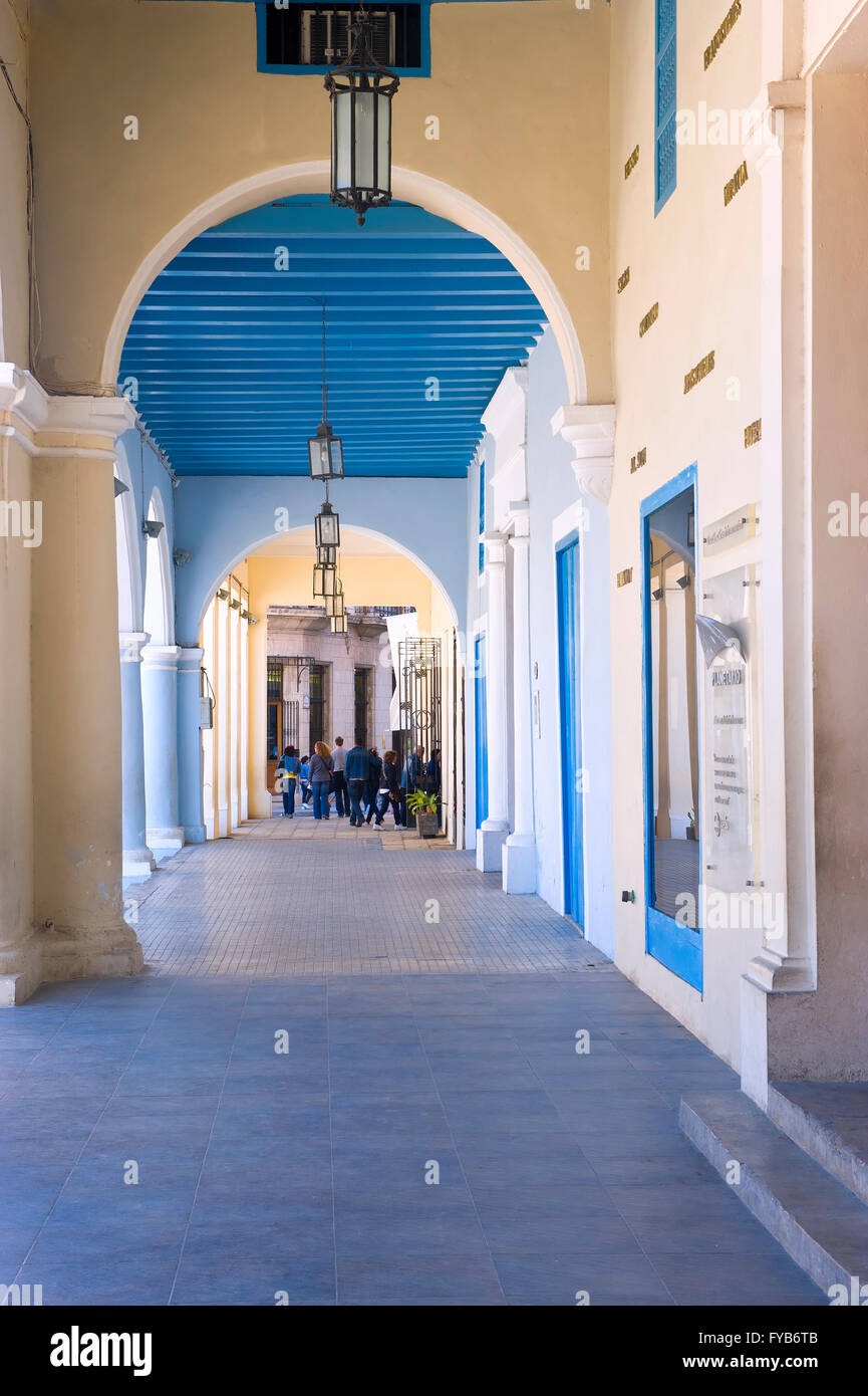 Plaza Vieja, Arcade, Havanna alt Stadt, Kuba, UNESCO-Weltkulturerbe Stockfoto