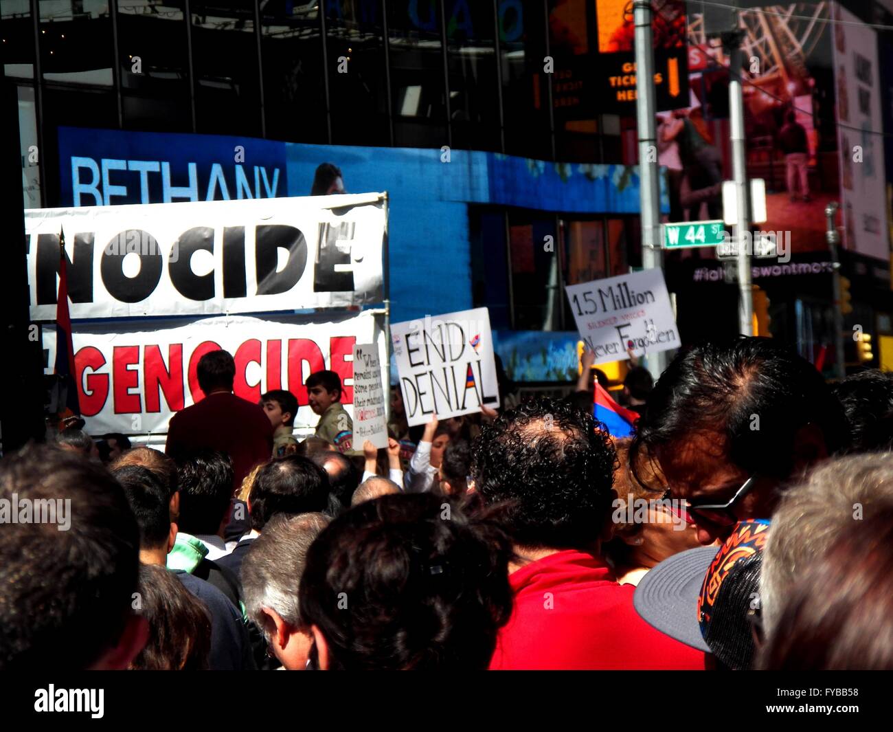 New York, N.Y. USA. 24. April, 2016.Time Quadratmeter Rallye an den armenischen Völkermord an 24. April 1915 zu erinnern. Bildnachweis: Mark Apollo/Alamy Live-Nachrichten Stockfoto
