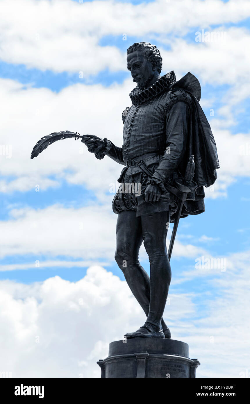 Alcala De Henares, Spanien. 23. April 2016. 4. hundertsten Jahrestag des Todes von Miguel de Cervantes. Detail der Eisenskulptur, Cervantes Square in Alcalá De Henares, am 23. April 2016. Heute sind viele kulturelle Aktivitäten rund um den Schriftsteller - Don Quijote De La Mancha - in seiner Heimatstadt gefeiert. © Russet Apfel/Alamy Live News Stockfoto