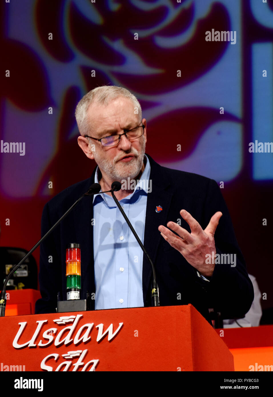 Jeremy Corbyn Leader der Labour Party befasst sich die Konferenz mit USDAW, Wintergärten Blackpool Stockfoto