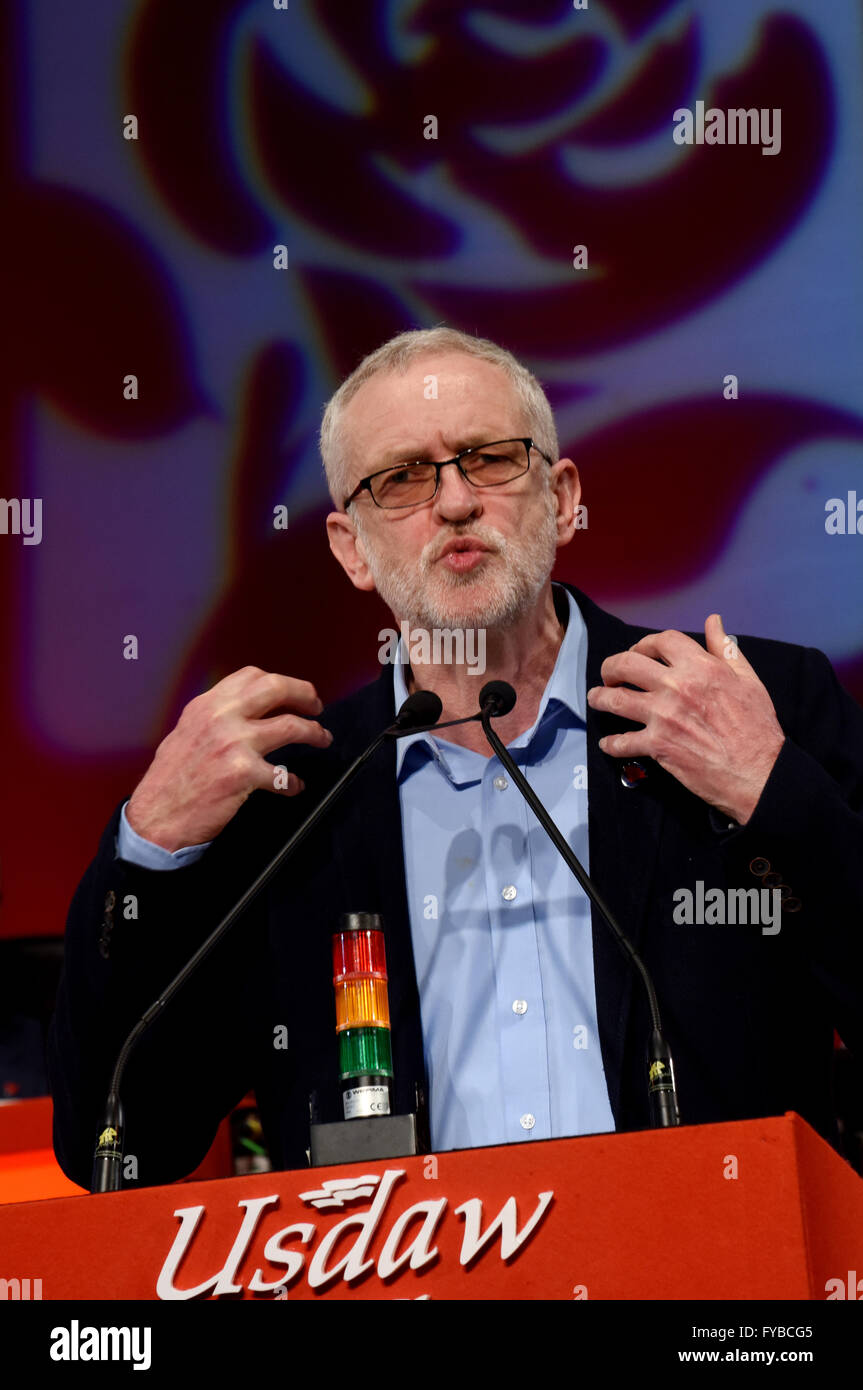 Jeremy Corbyn Leader der Labour Party befasst sich die Konferenz mit USDAW, Wintergärten Blackpool Stockfoto