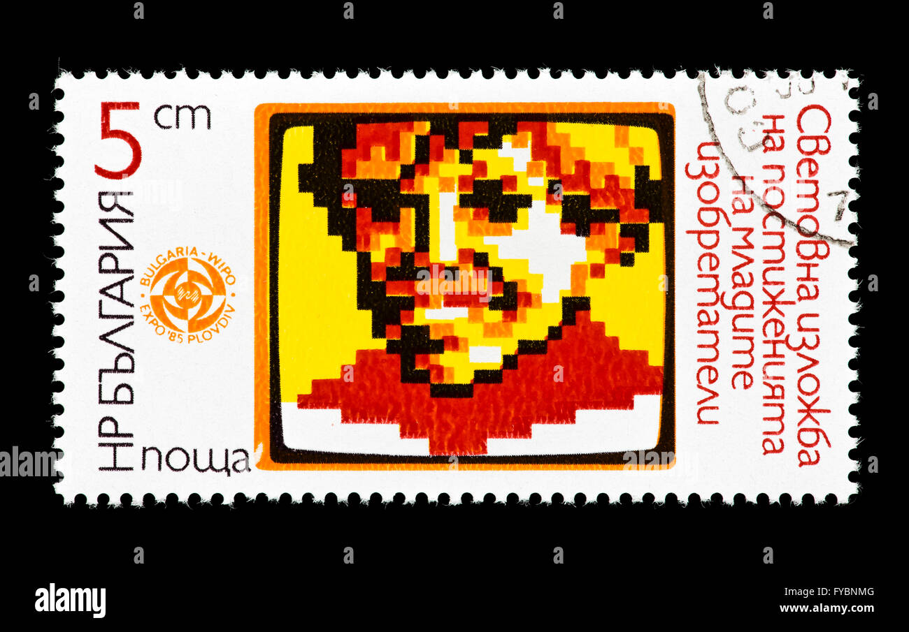Briefmarke aus Bulgarien, die Darstellung eines jungen, ausgestellt für die Ausstellung der Werke von Jugend Erfinder, Plovdiv. Stockfoto