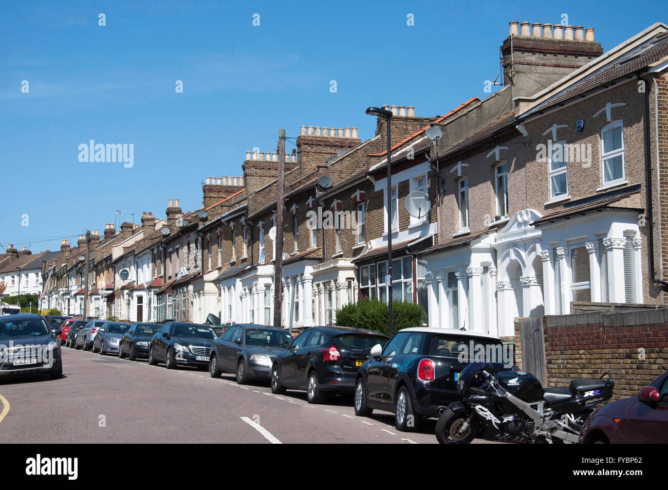 Reihenhäuser, St Albans Crescent, Wood Green, London Borough of Haringey, Greater London, England, Vereinigtes Königreich Stockfoto