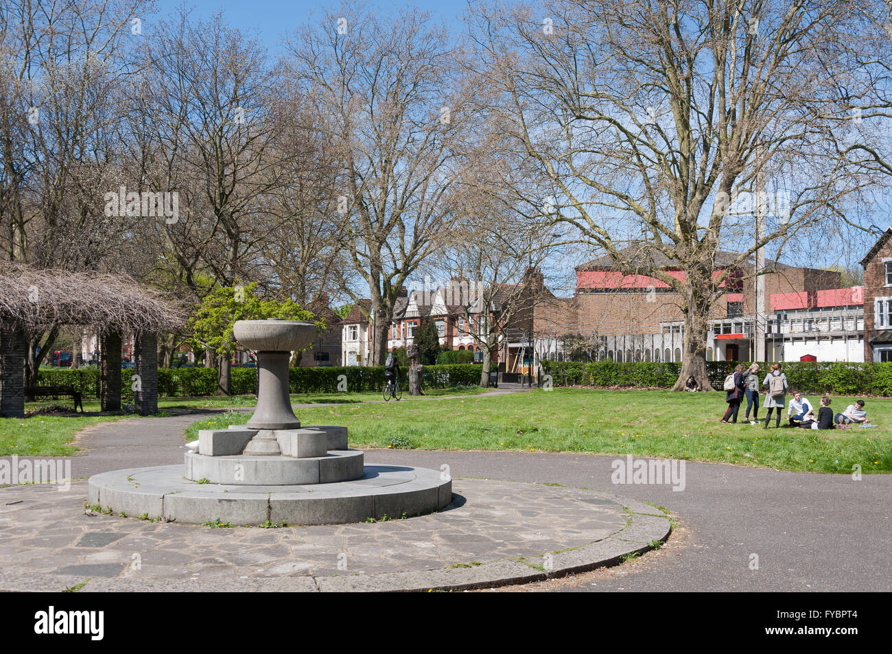 Barratt Gärten, Bahnhofstraße, Wood Green, London Borough of Haringey, Greater London, England, United Kingdom Stockfoto