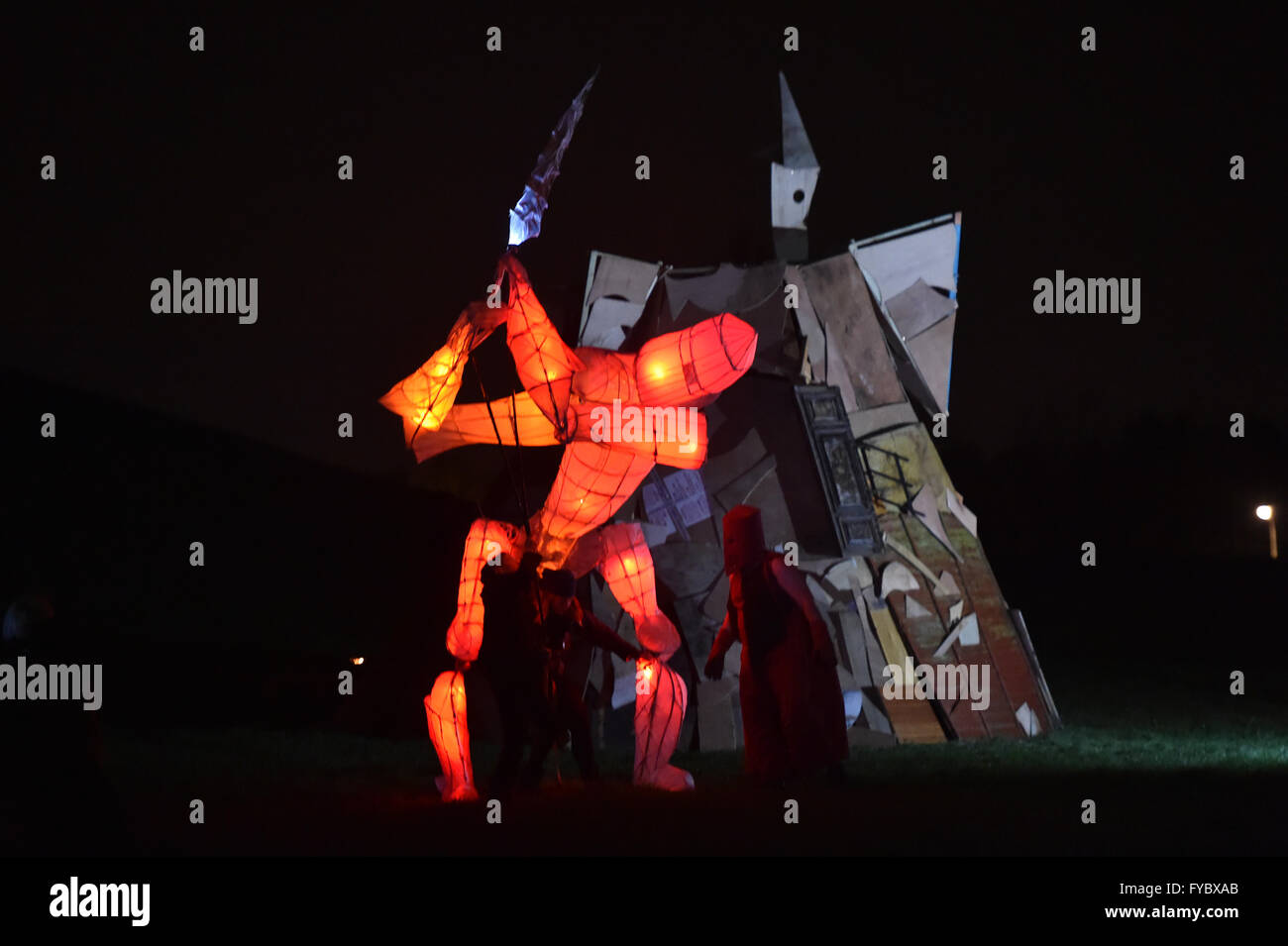 Jährliche Veranstaltung Feuer Festival Campbell Park Milton Keynes Paraffinalia Soldat Stockfoto