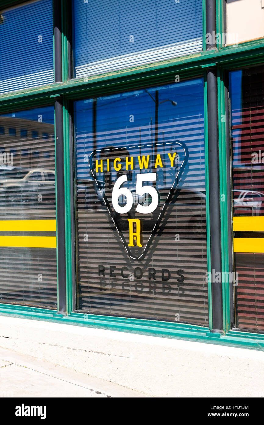 Autobahn 65 Gebäude Fenster Zeichen, Rekorde Teil des Nashville Fernsehprogramms machen Nashville der Place to be Stockfoto