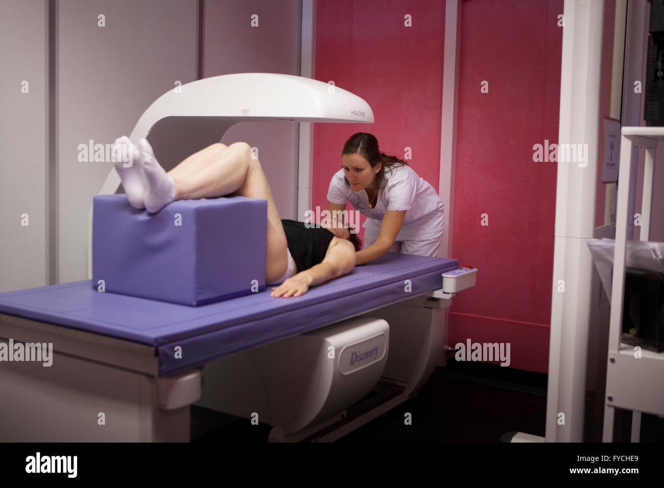 KNOCHEN DENSITOMETRIE UNTERSUCHUNG Stockfoto