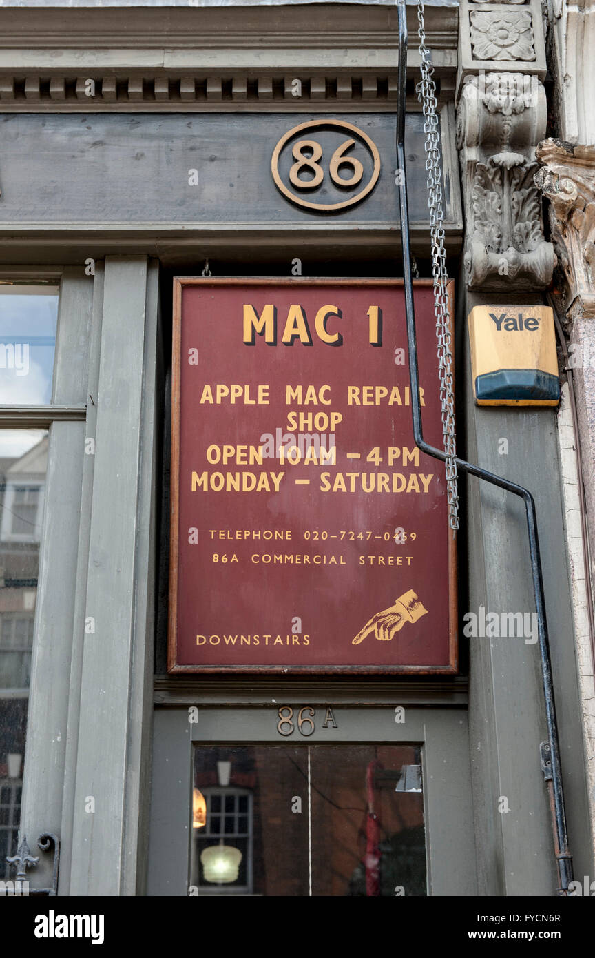 Viktorianische Apple Mac Reparatur Ladenschild in Spitalfields, London Stockfoto