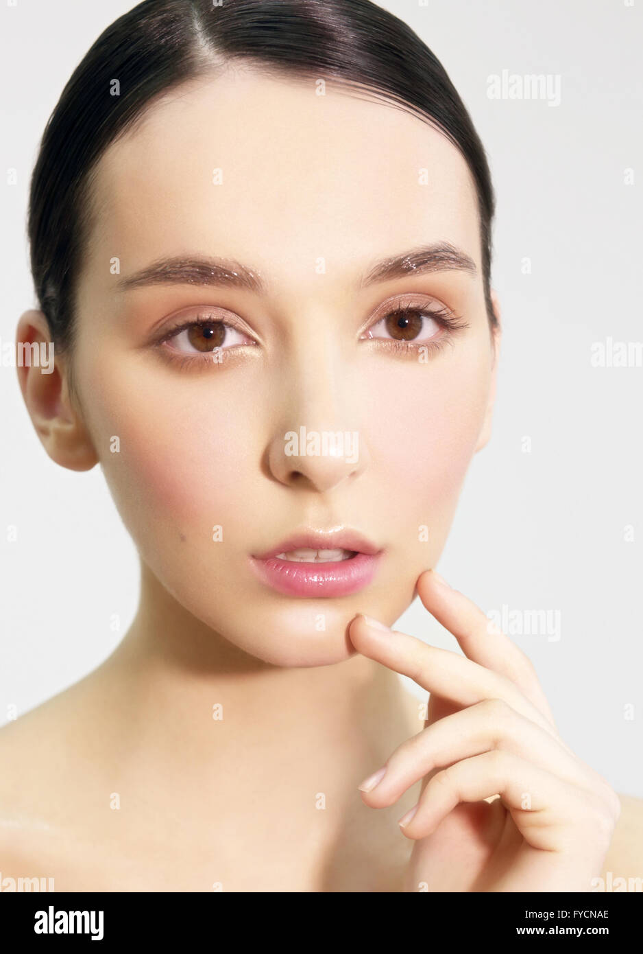 Das Gesicht der Frau mit natürlichen Make-up, close-up. Mode-Trends. Profi-Modell. Stockfoto