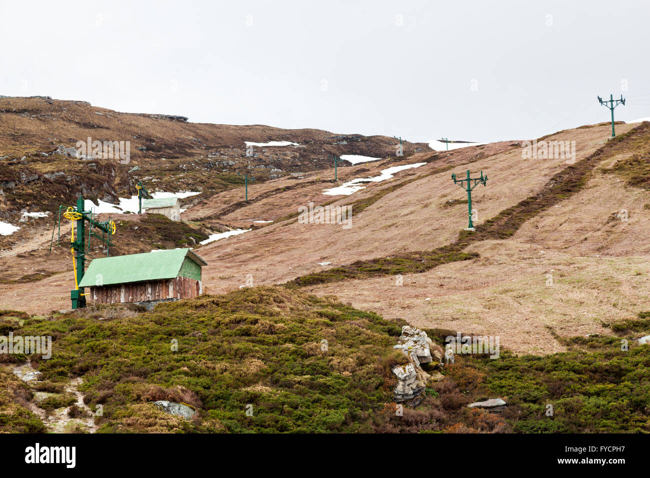 Ski-Station ohne Schnee, Wintersaison Stockfoto