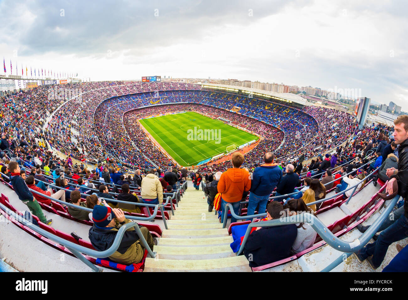 BARCELONA - FEB 21: Einen Überblick über das Stadion Camp Nou im Fußballspiel zwischen Futbol Club Barcelona und Malaga an der Stockfoto