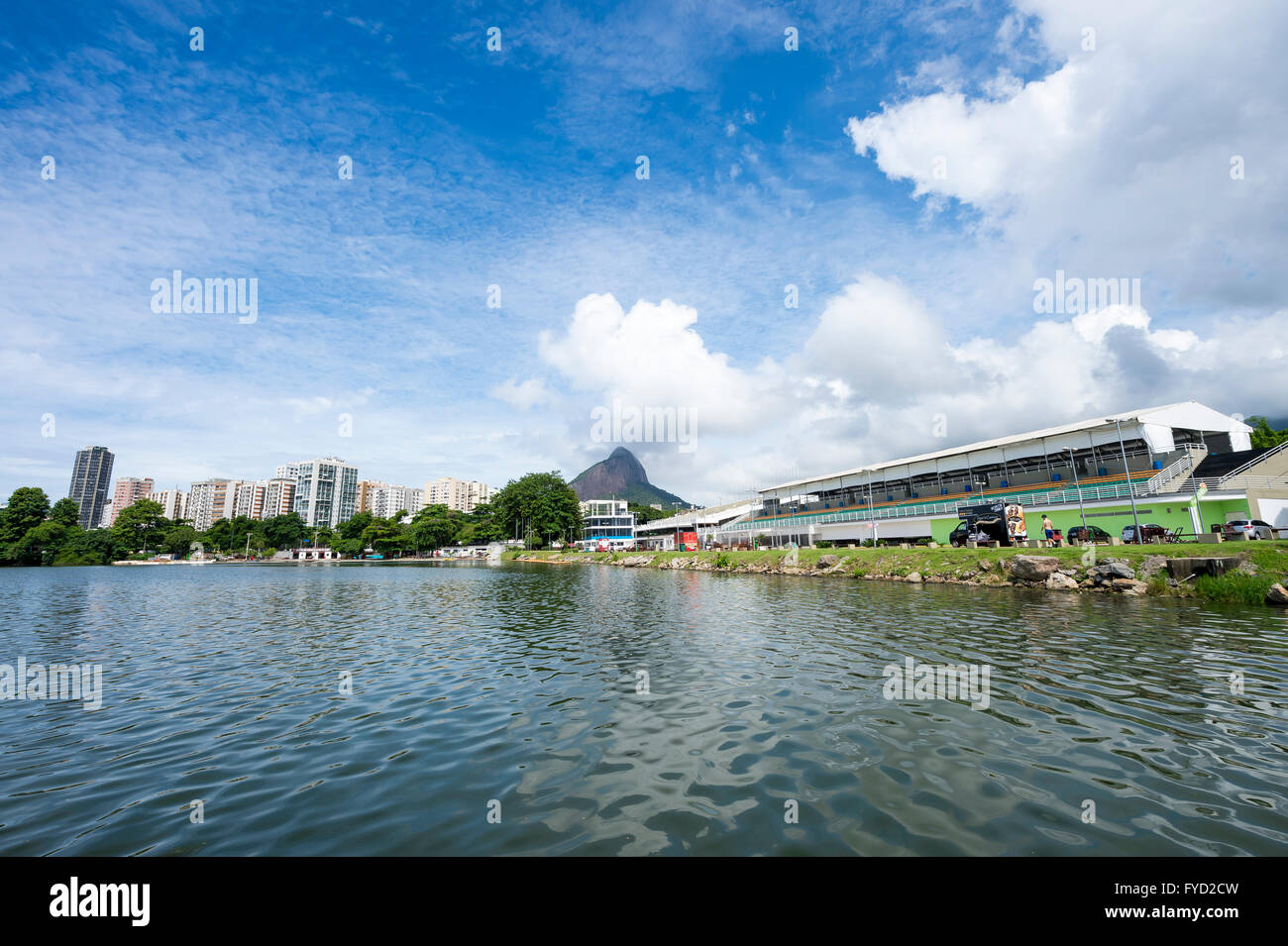 RIO DE JANEIRO, 17. März 2016: Die Tribüne des Estádio de Remo da Lagoa oder Lagoa Stadion ist Austragungsort der Olympischen Spiele. Stockfoto