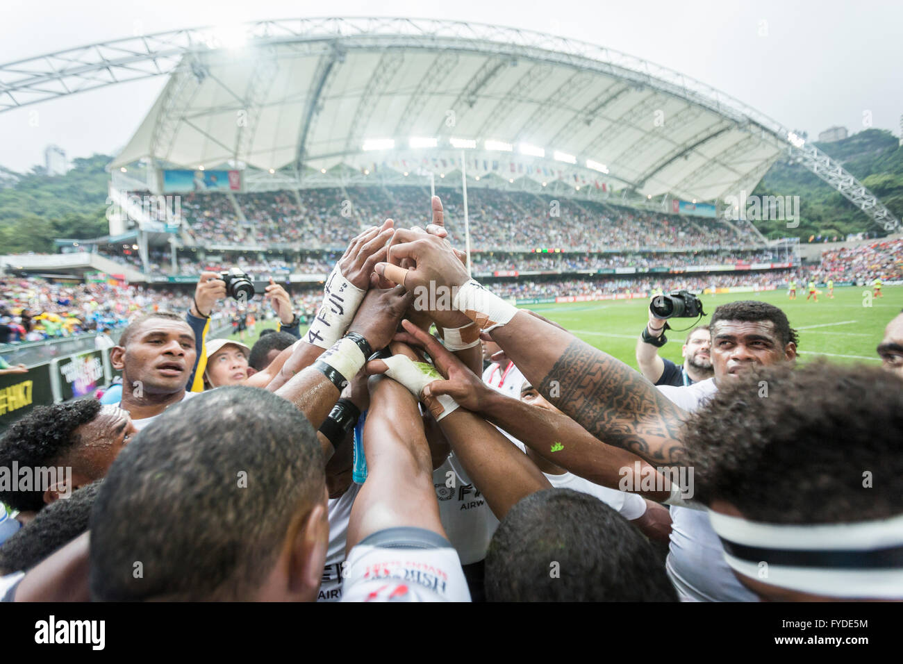 Fidschi-Team in ein Wirrwarr bei der HSBC 2016 / Cathay Pacific Hong Kong Sevens, Hong Kong Stadium. 9. April 2016. Stockfoto