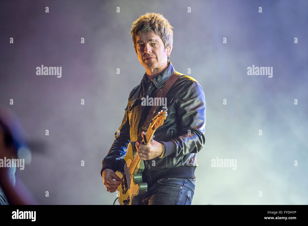 Noel Gallagher High Flying Birds durchführen in der Liverpool Echo Arena, Liverpool 25.04.2016 auf ihre UK-Tour Stockfoto