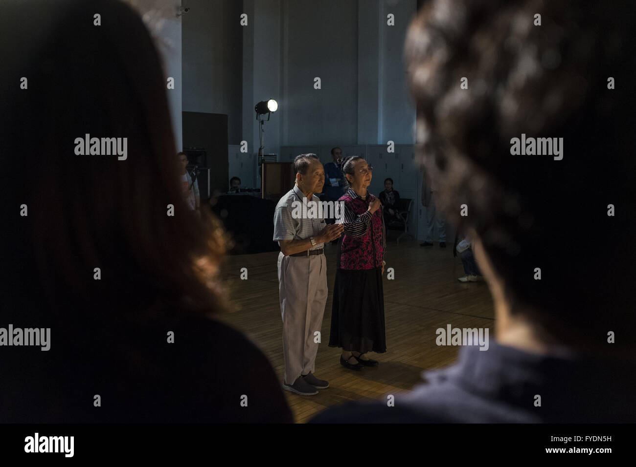 Peking, China. 26. April 2016. Mei Baojiu, ein Meister der Pekingoper und auch Sohn des weltbekannten Oper Meistere Mei Lanfang (1894 – 1961), starb am 25. April im Alter von 82 in Peking. Eine Trauerfeier gilt für Mei Baojiu in Beijing Peking Oper Theater. © Jiwei Han/ZUMA Draht/Alamy Live-Nachrichten Stockfoto