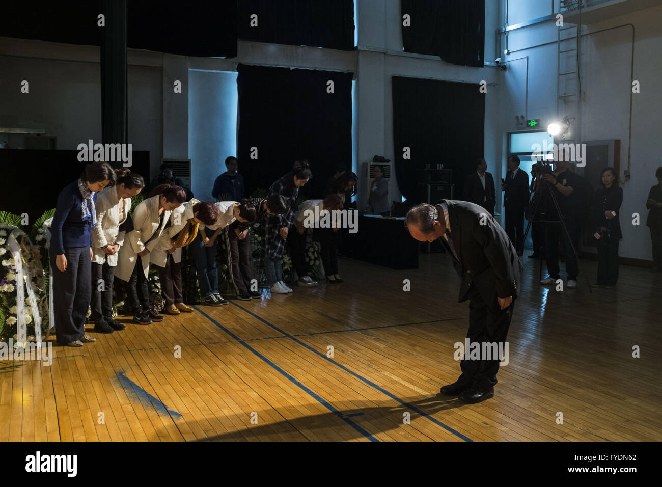 Peking, China. 26. April 2016. Mei Baojiu, ein Meister der Pekingoper und auch Sohn des weltbekannten Oper Meistere Mei Lanfang (1894 – 1961), starb am 25. April im Alter von 82 in Peking. Eine Trauerfeier gilt für Mei Baojiu in Beijing Peking Oper Theater. © Jiwei Han/ZUMA Draht/Alamy Live-Nachrichten Stockfoto