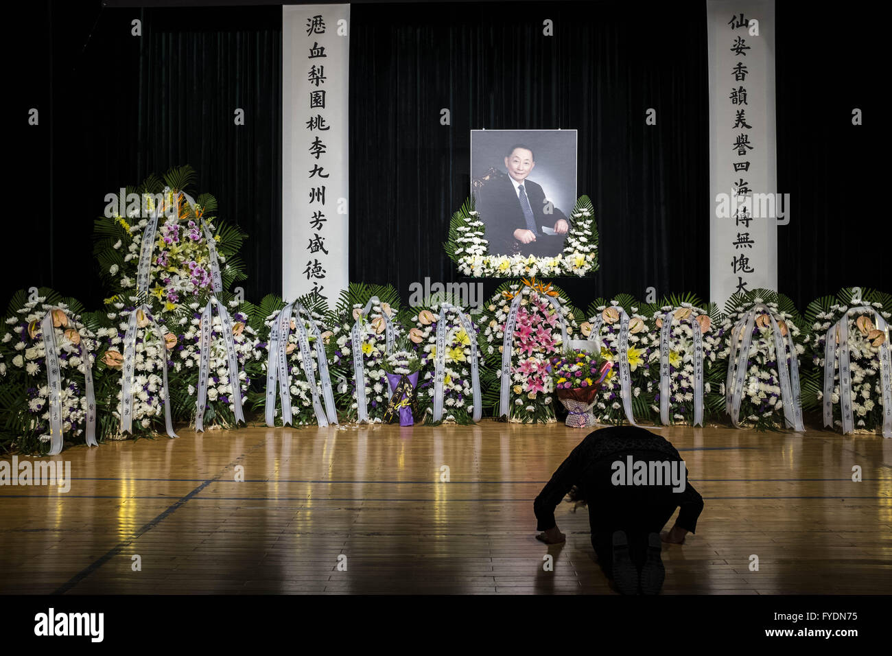 Peking, China. 26. April 2016. Mei Baojiu, ein Meister der Pekingoper und auch Sohn des weltbekannten Oper Meistere Mei Lanfang (1894 – 1961), starb am 25. April im Alter von 82 in Peking. Eine Trauerfeier gilt für Mei Baojiu in Beijing Peking Oper Theater. © Jiwei Han/ZUMA Draht/Alamy Live-Nachrichten Stockfoto