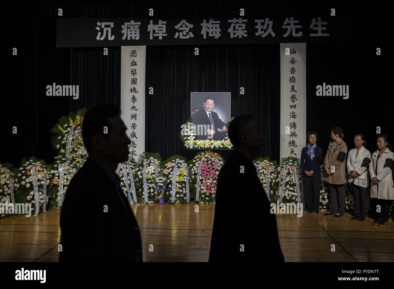 Peking, China. 26. April 2016. Mei Baojiu, ein Meister der Pekingoper und auch Sohn des weltbekannten Oper Meistere Mei Lanfang (1894 – 1961), starb am 25. April im Alter von 82 in Peking. Eine Trauerfeier gilt für Mei Baojiu in Beijing Peking Oper Theater. © Jiwei Han/ZUMA Draht/Alamy Live-Nachrichten Stockfoto
